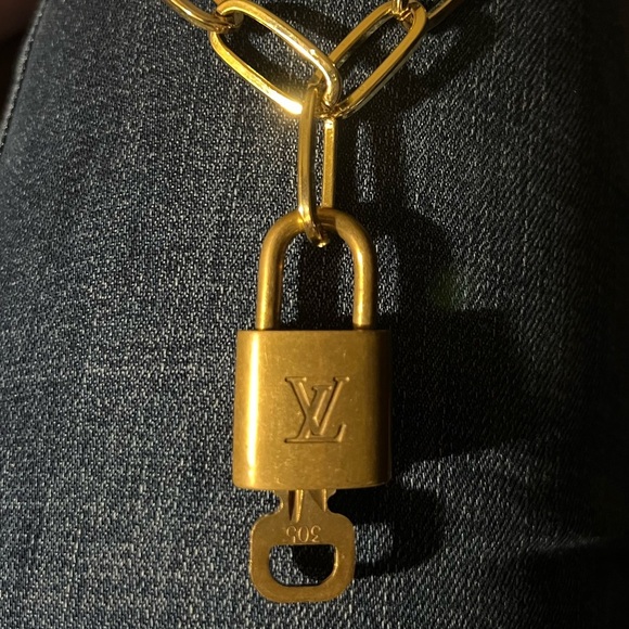 Louis Vuitton Lock and Key on chain, used - Picture 1 of 9